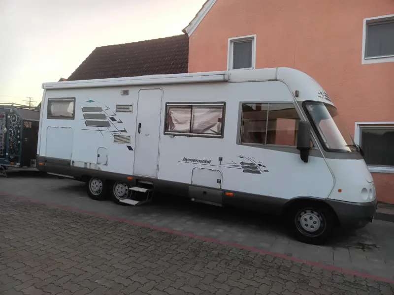 Hymer E700