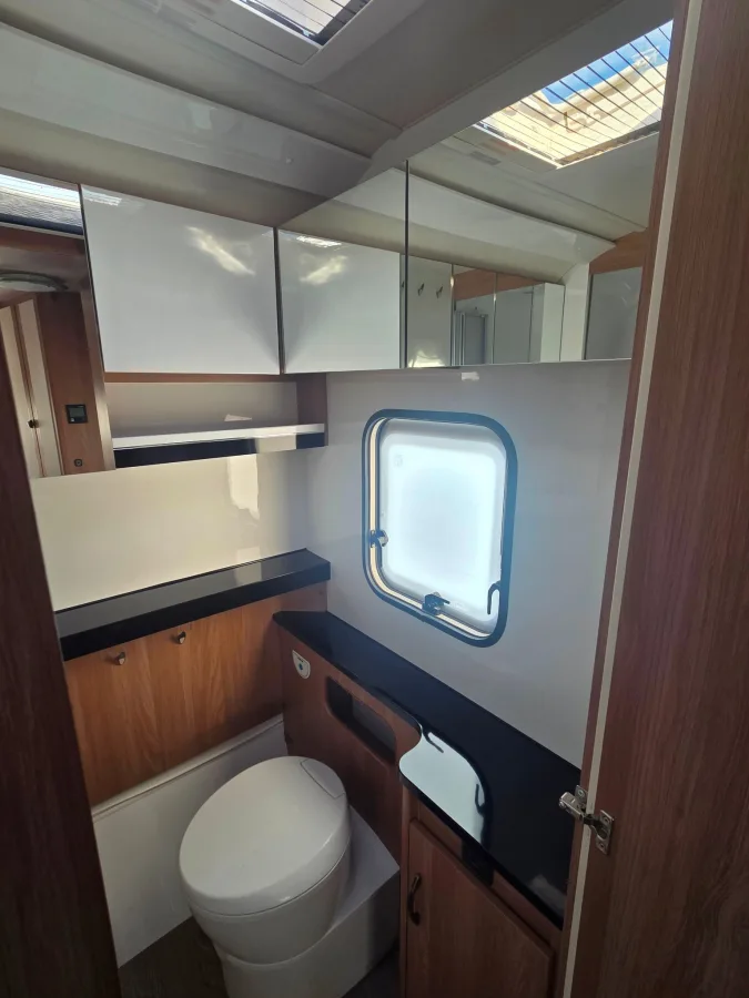 Hobby WFB 495 de Luxe mit Heckbad - Bild 8