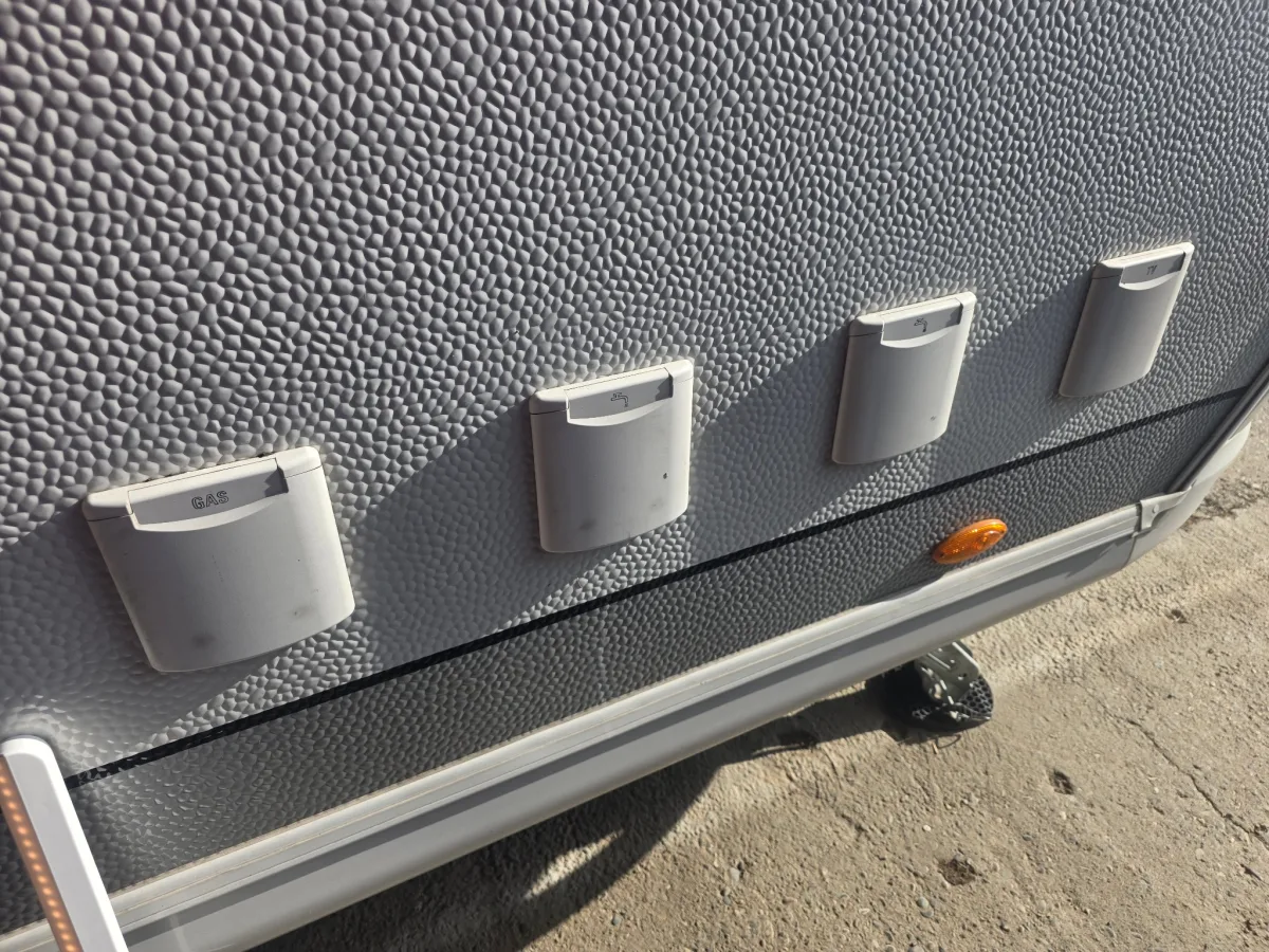 Hobby WFB 495 de Luxe mit Heckbad - Bild 4