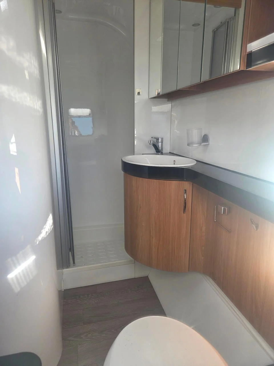 Hobby WFB 495 de Luxe mit Heckbad - Bild 9